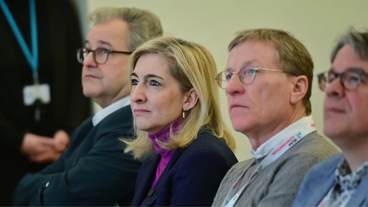 Nina Warken im LongCARE Symposium